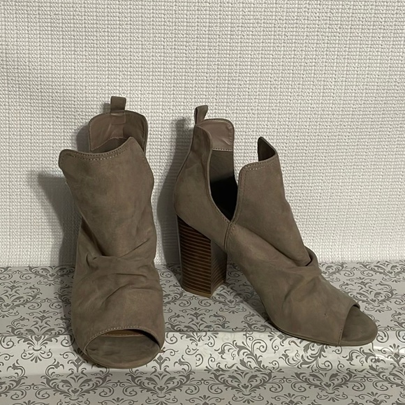 Brash suede leather high heels booties, size 9 - Picture 1 of 10